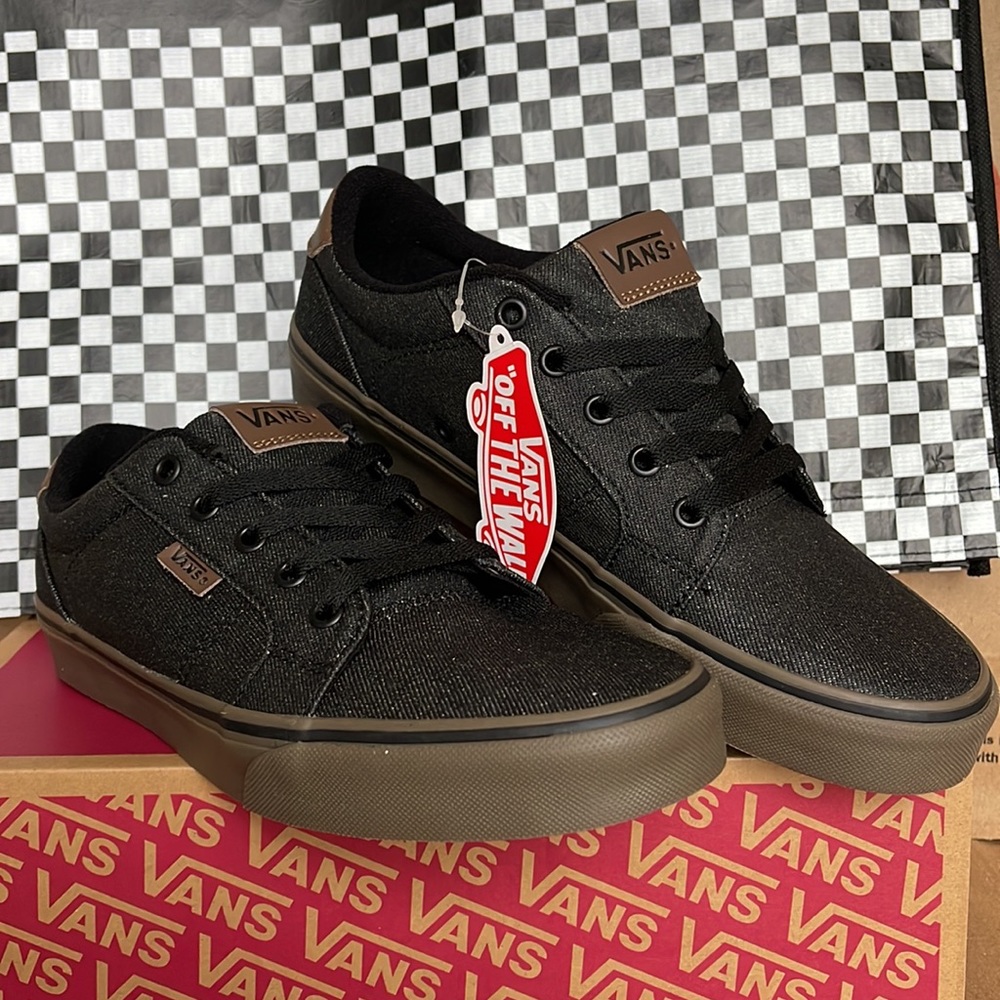 Vans Men’s Bishop
(Waxed Denim) Black/Gum
VN000NLUAKS
Sneakers - Picture 5 of 16